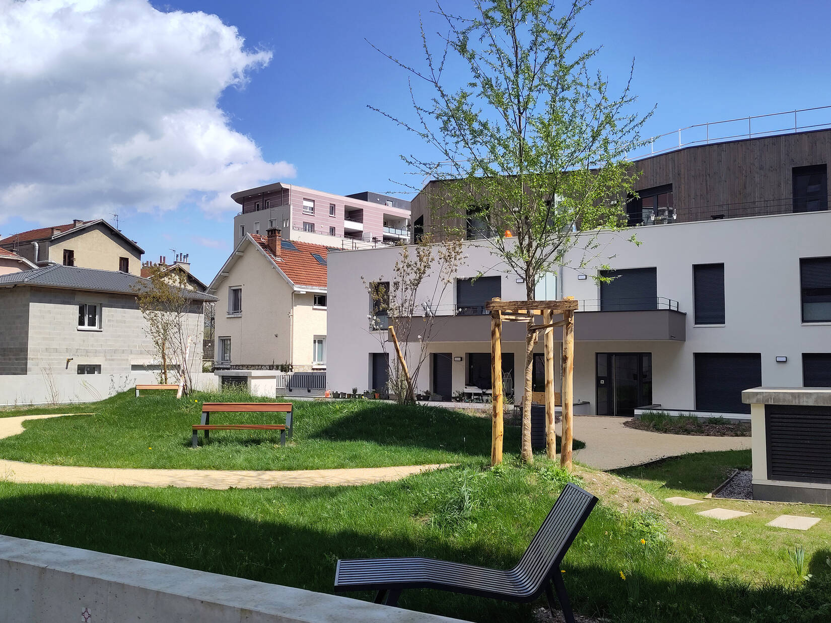 Aménagement des espaces publics et des jardins en coeur d‘îlot de l‘opération Libre-Cours