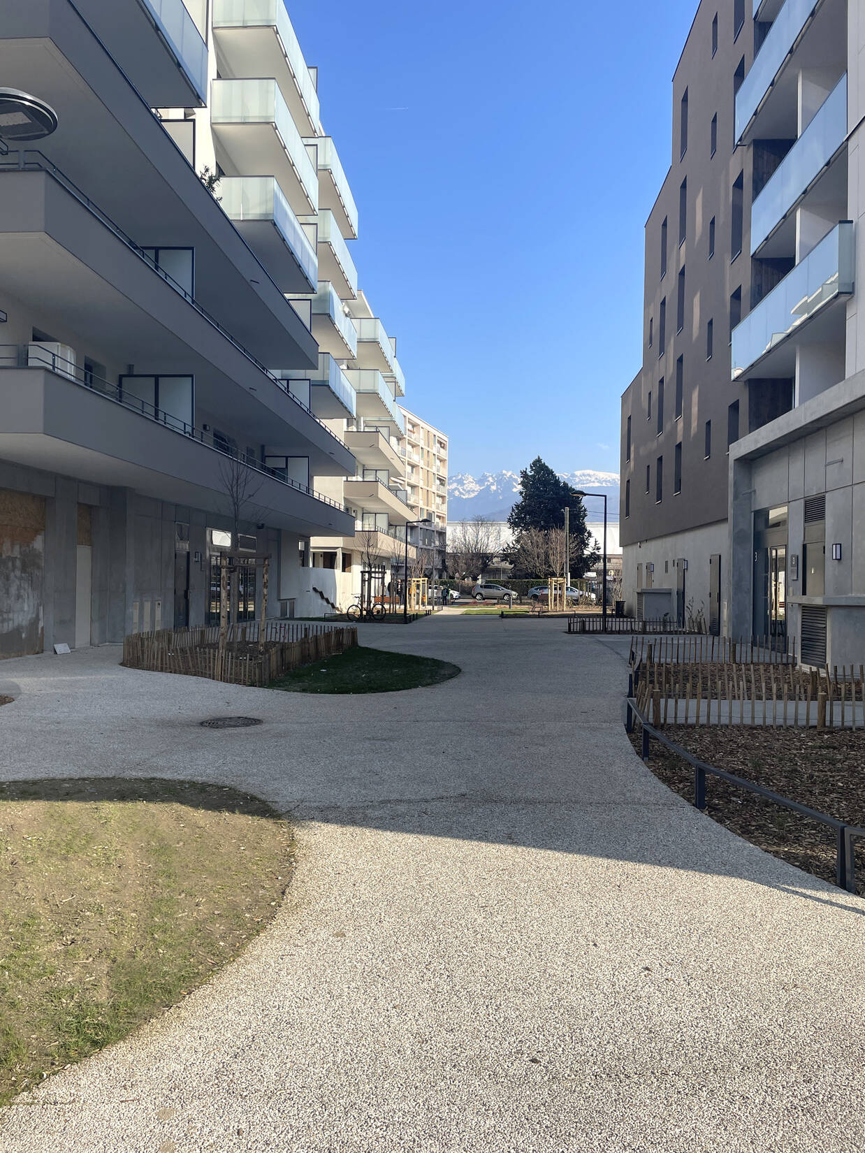 Aménagement des espaces publics et des jardins en coeur d‘îlot de l‘opération Libre-Cours