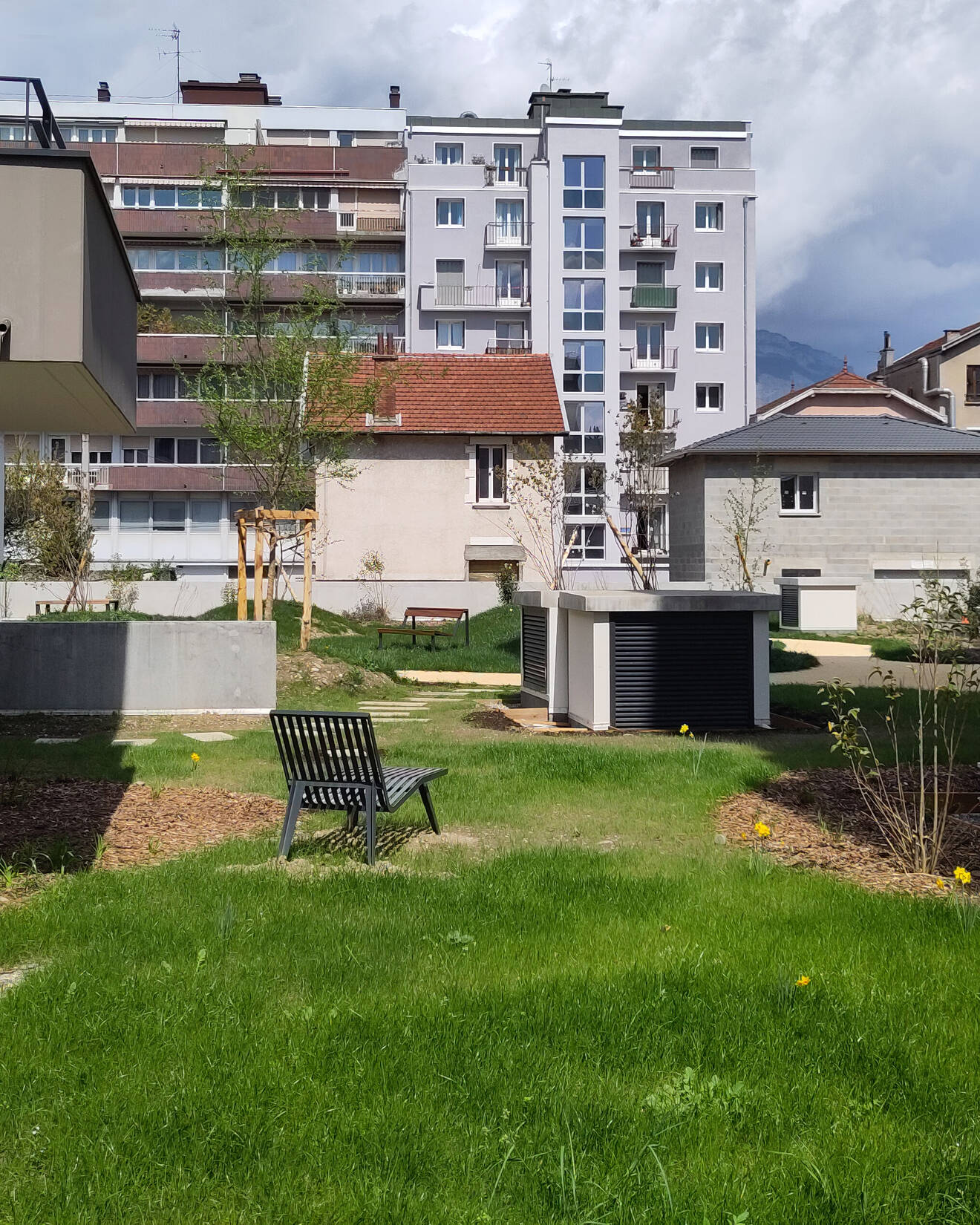 Aménagement des espaces publics et des jardins en coeur d‘îlot de l‘opération Libre-Cours
