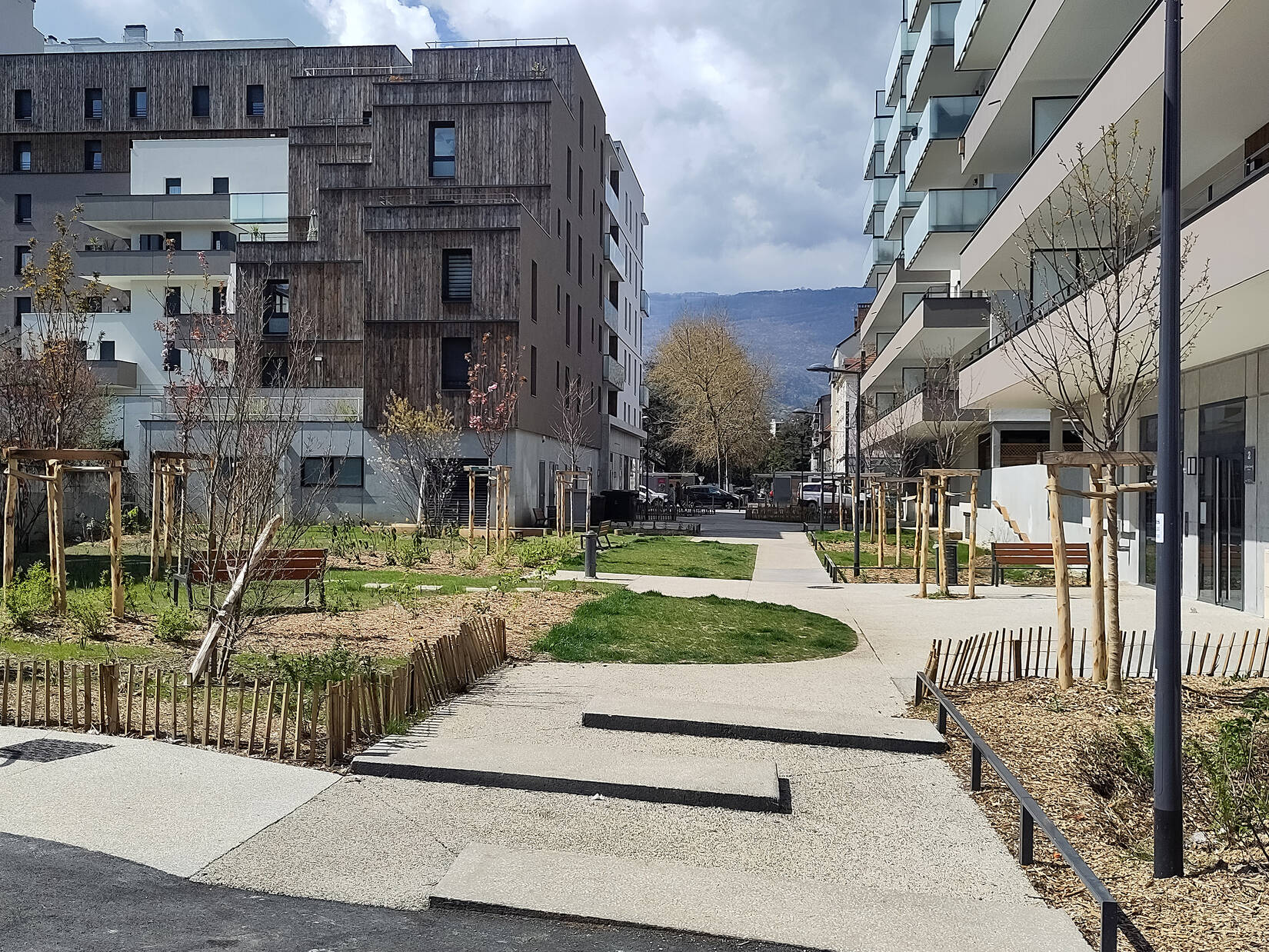 Aménagement des espaces publics et des jardins en coeur d‘îlot de l‘opération Libre-Cours