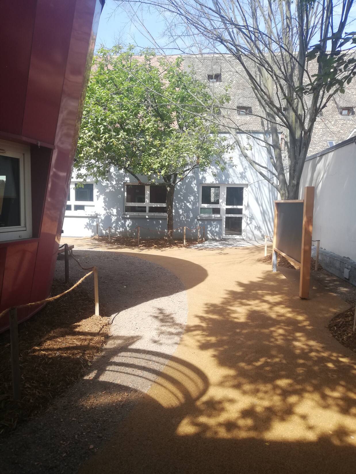 Cour d'école maternelle & élémentaire Sainte Aurélie