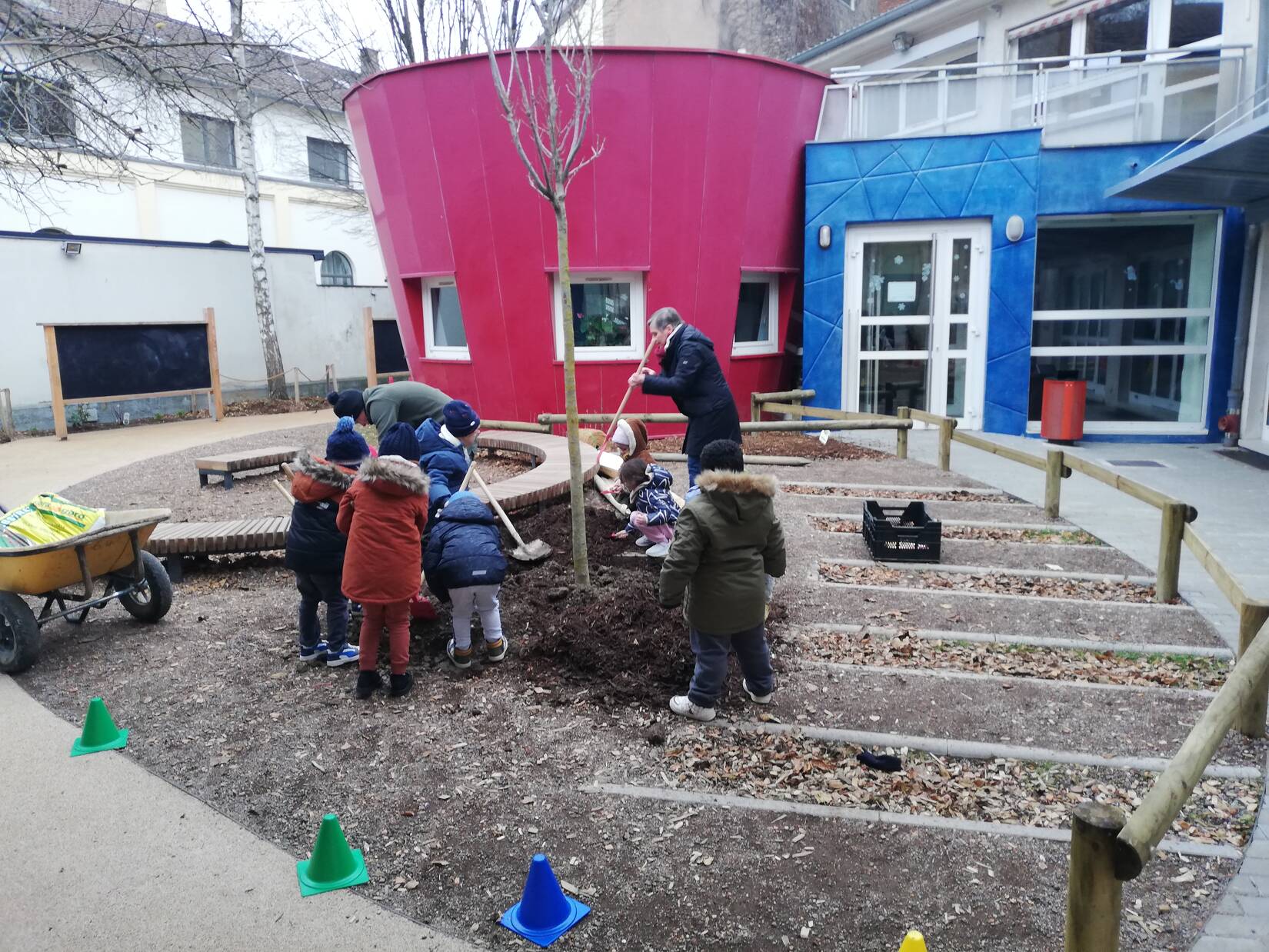 Cour d'école maternelle & élémentaire Sainte Aurélie