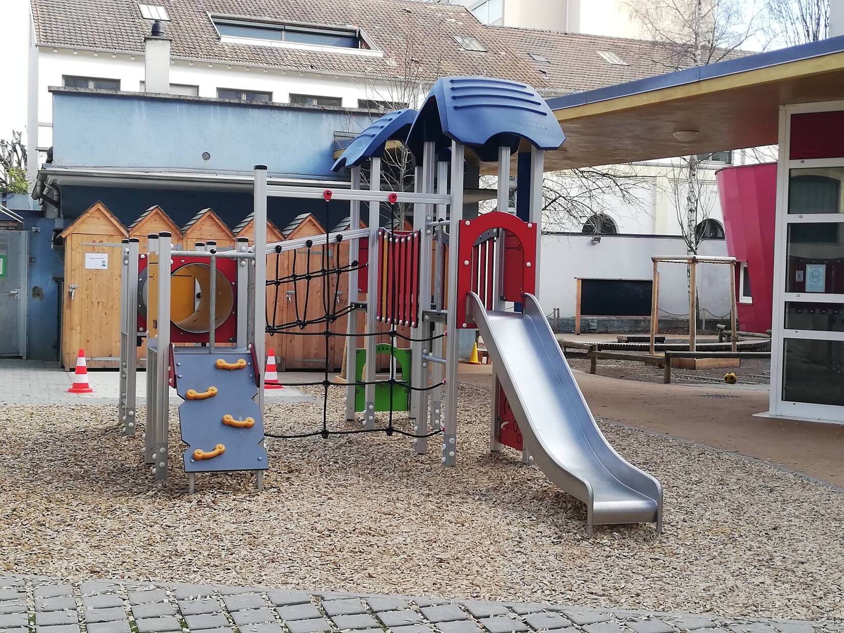 Cour d'école maternelle & élémentaire Sainte Aurélie