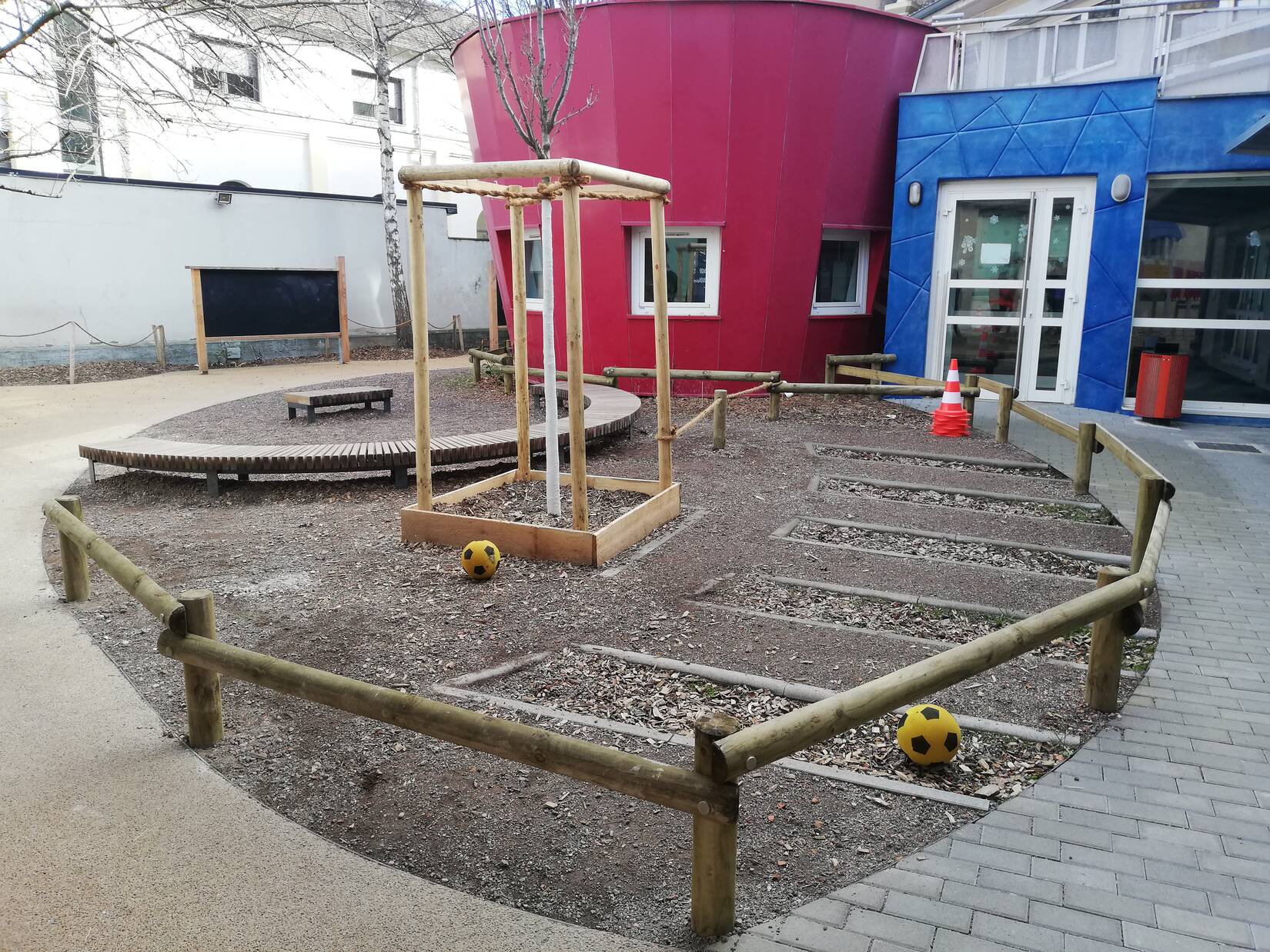 Cour d'école maternelle Sainte Aurélie