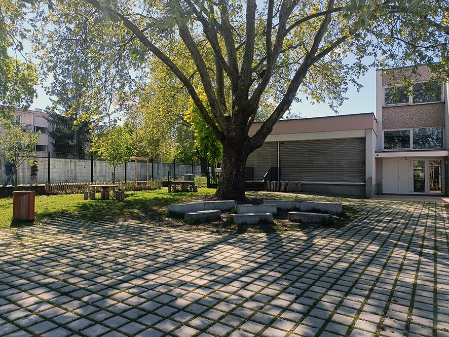 COUR DE L'ECOLE MATERNELLE LEONARD DE VINCI