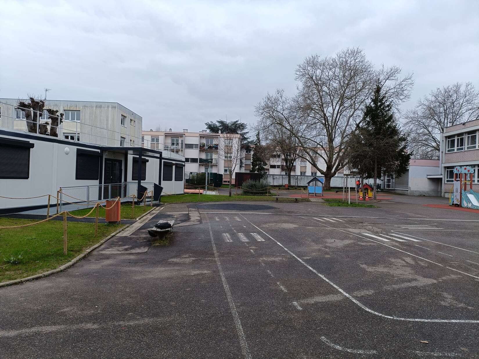 Cour école maternelle léonard de Vinci