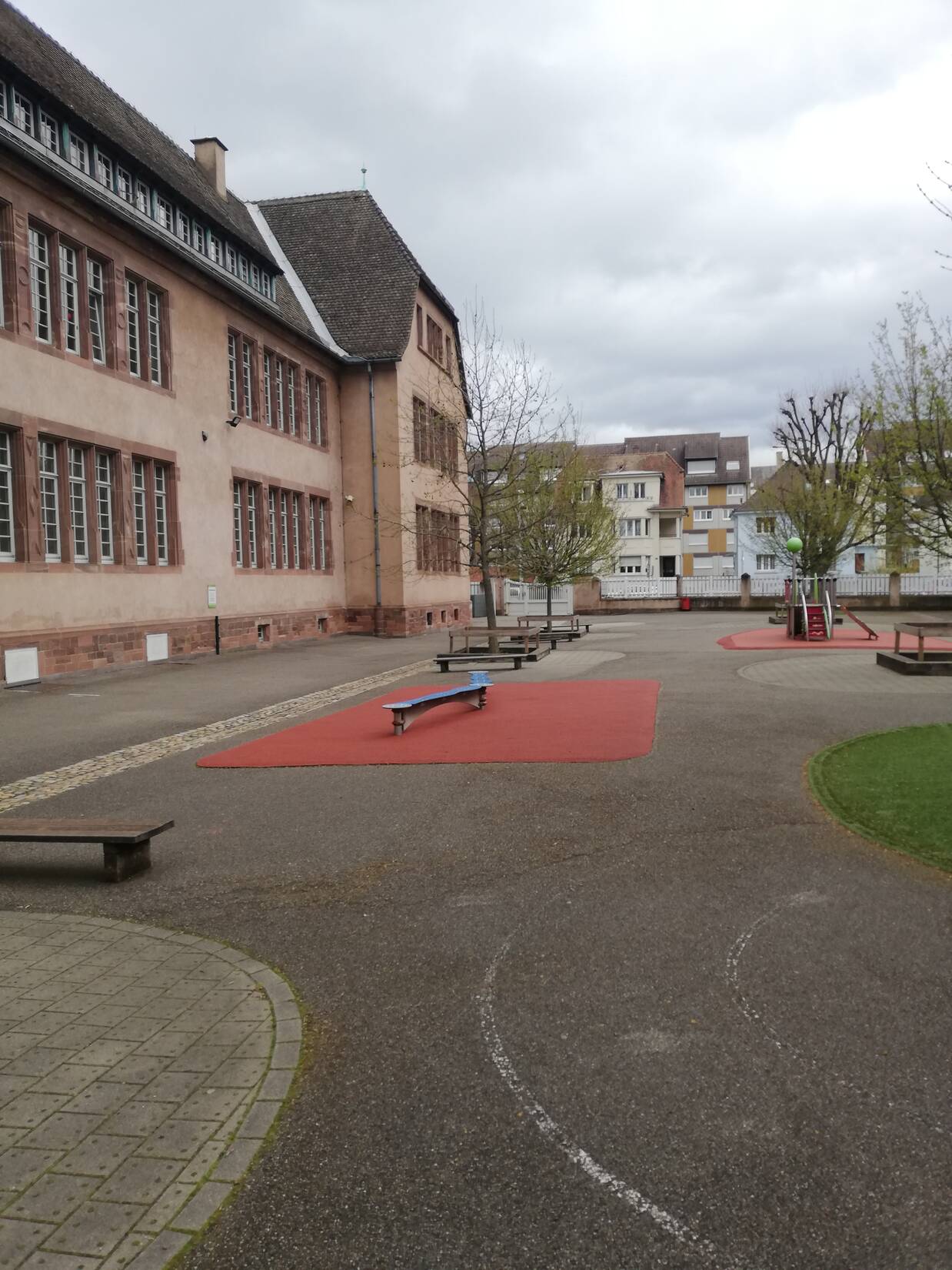 Cour école maternelle Camille Claus