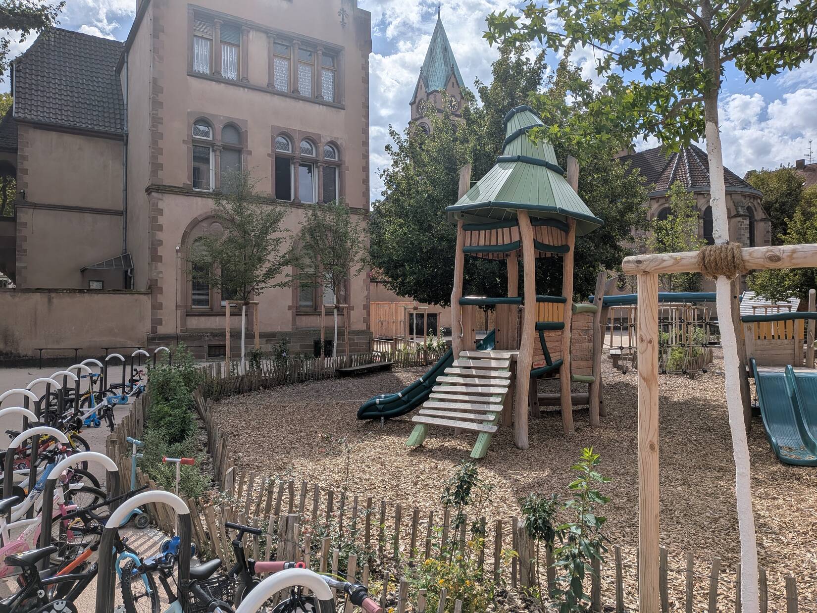 Cour école maternelle Camille Claus