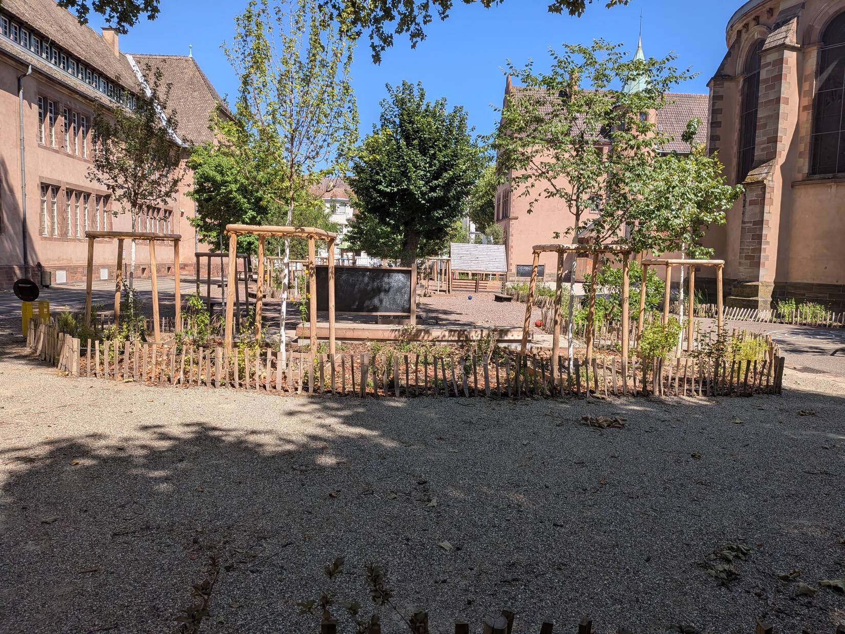 Cour école maternelle Camille Claus
