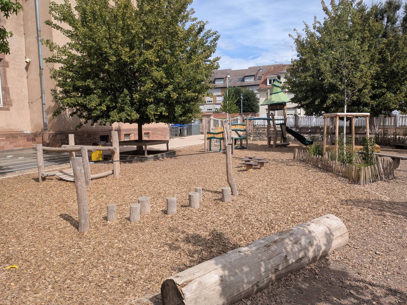 Cour école maternelle Camille Claus
