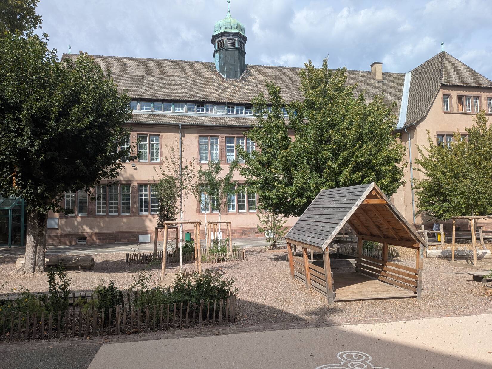 Cour école maternelle Camille Claus