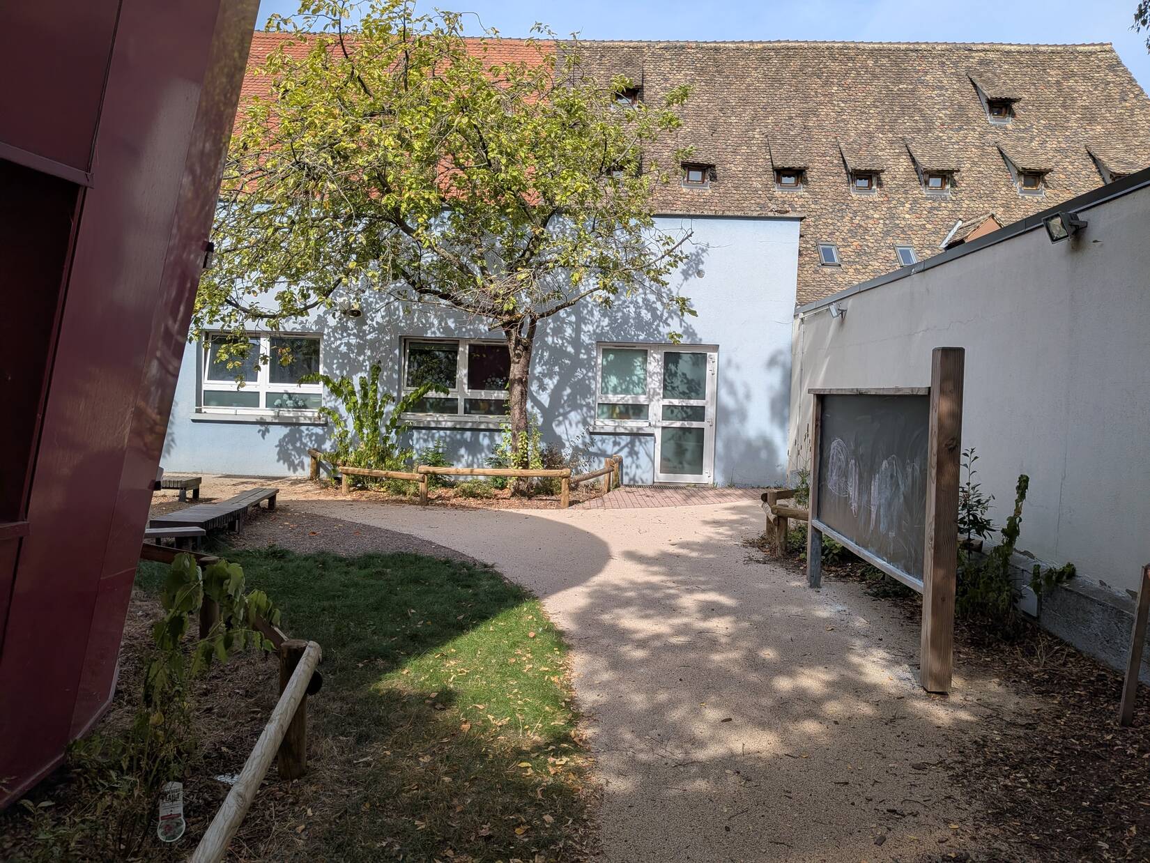 Cour d'école maternelle Sainte Aurélie