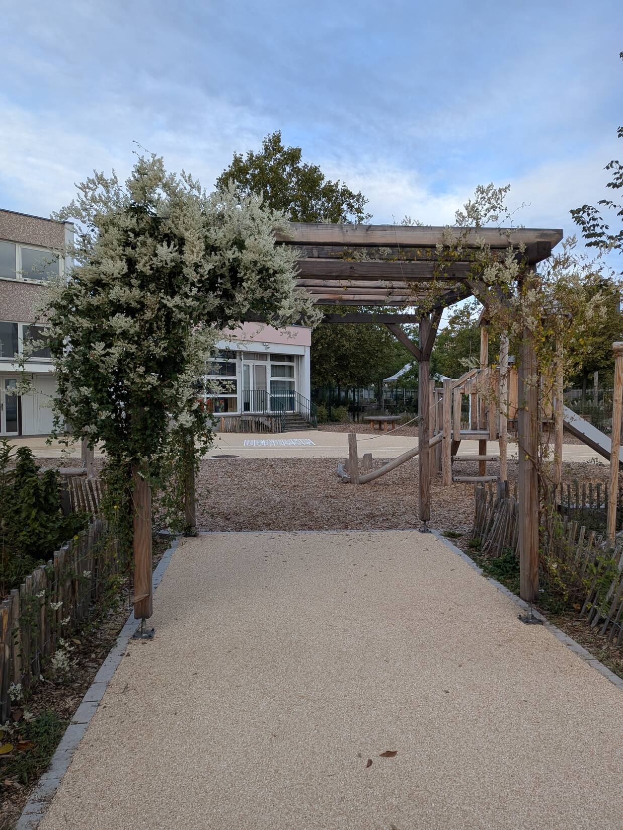 Cour école maternelle léonard de Vinci